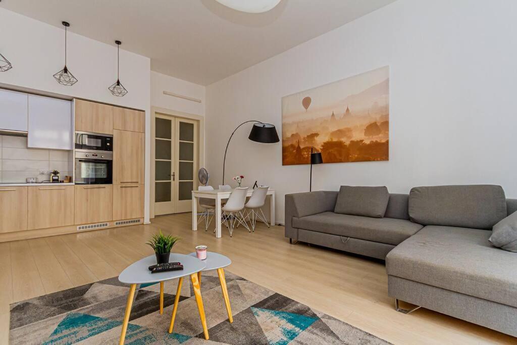 Luminous Design - W18 Lejlighed Budapest